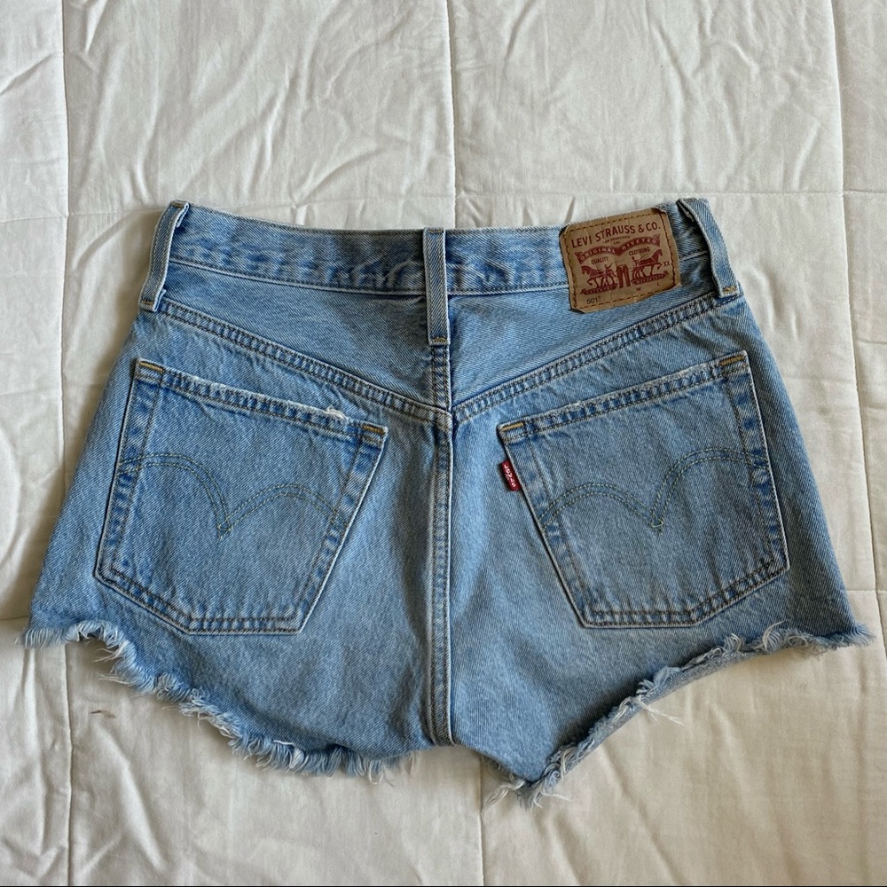 levi’s 501 shorts 25
